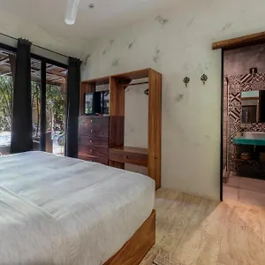 https://trece-lunas.allrivieramayahotels.com